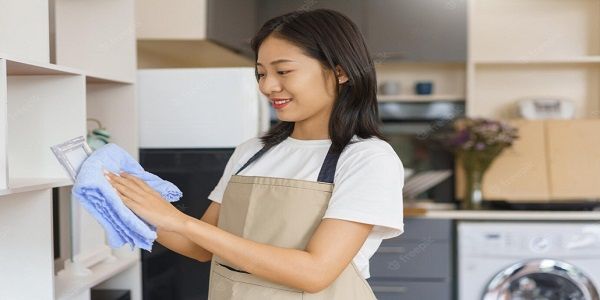 عاملات بالساعة الخرج
